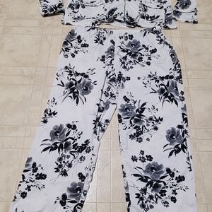 Chic Black and White Floral Set